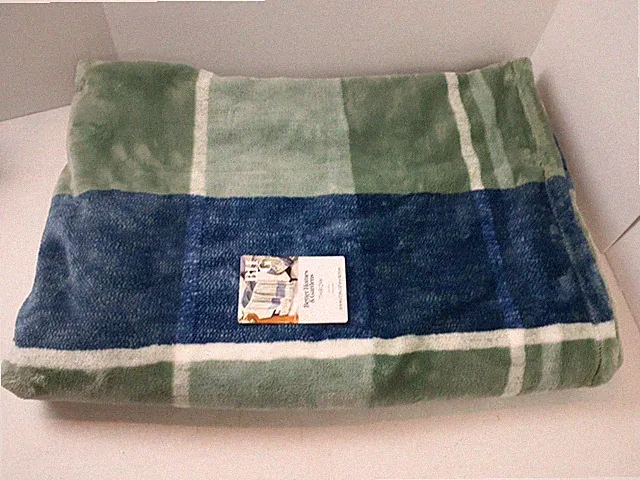 Better Homes & Gardens Ultra Plush Throw Blanket 50x72 Green Shelton Plaid NEW