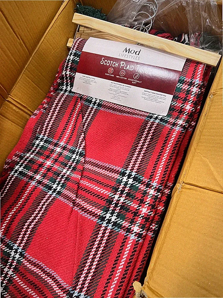 Modern Lifestyle Scotch Plaid Throw Blanket. 100% Cotton